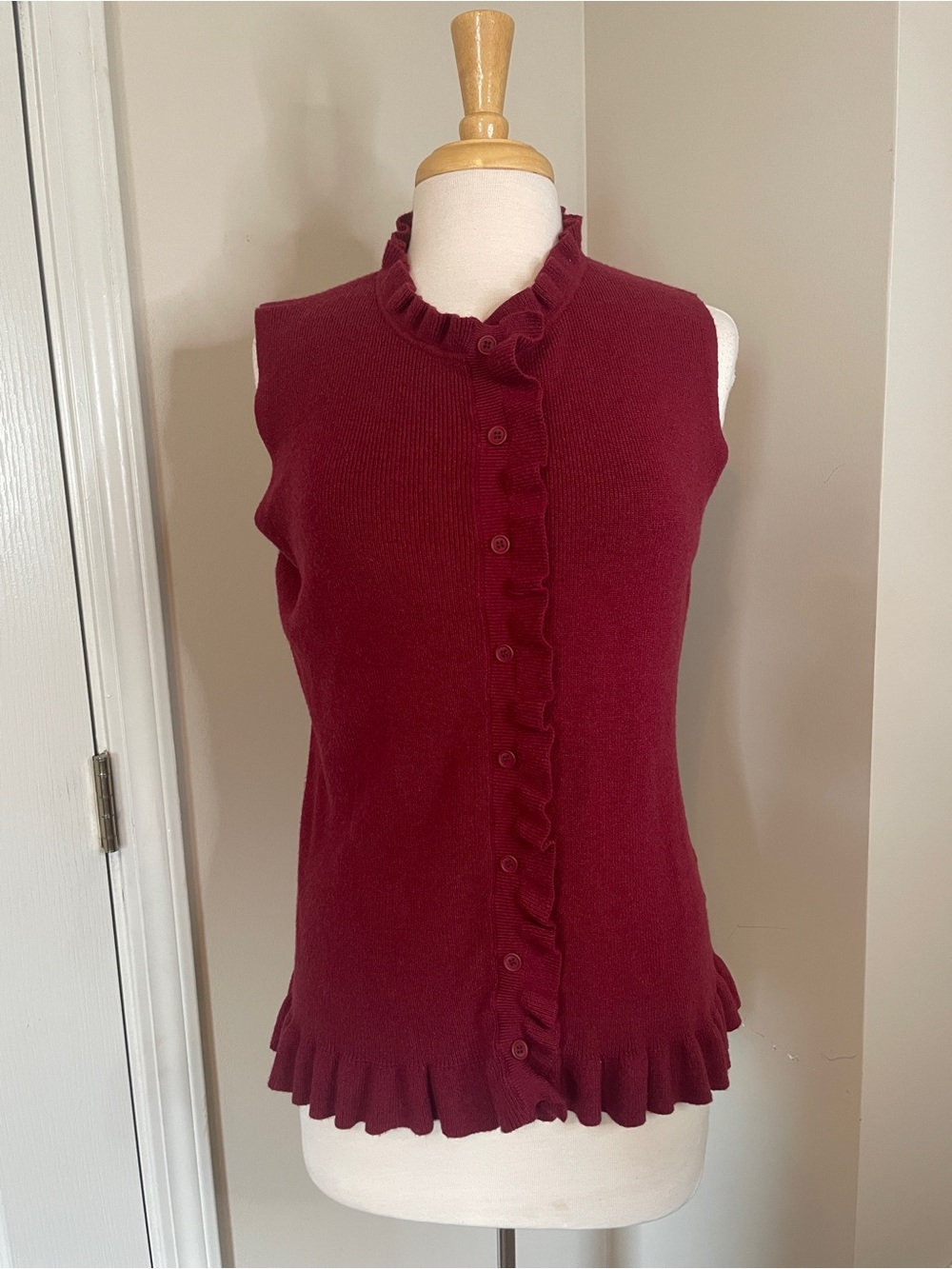 Beautiful Sleeveless Ruffle-Trim Knit Top - Wine color